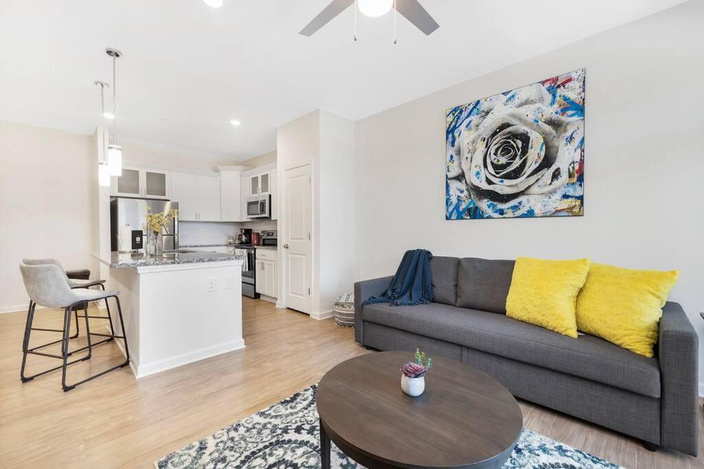 Stylish New Condo In Concord Dış mekan fotoğraf
