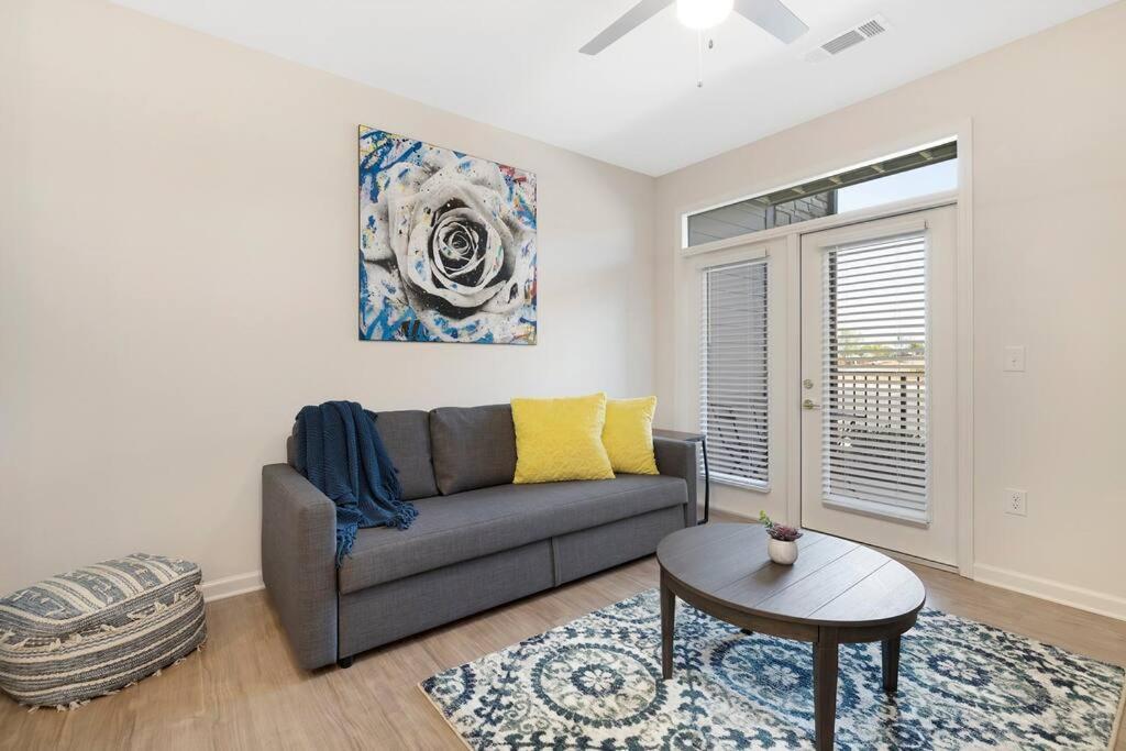 Stylish New Condo In Concord Dış mekan fotoğraf